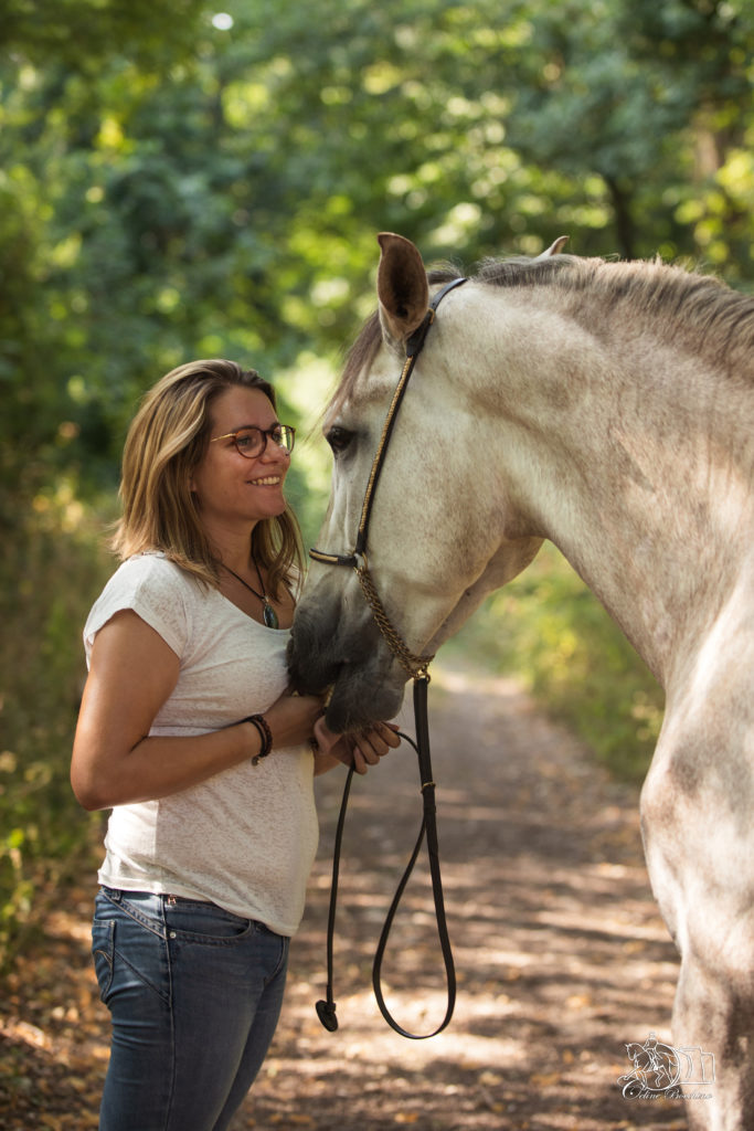 Camille Zanus thérapeute biokinésiologie, communication animale, reiki usui humain et animaux, en direct ou à distance, en individuel ou en troupeau